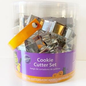 Wilton 18 Piece Halloween Cookie Cutter Bake Tool